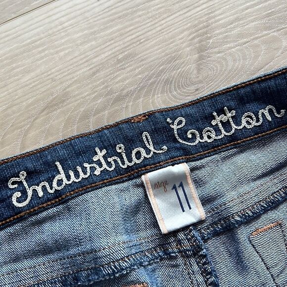 Industrial Cotton Cuffed Capri Jeans Size 11 Embroidered Back Pockets - Picture 5 of 6